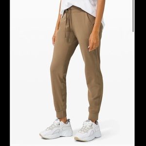 NWT Ready to Rulu Jogger in Frontier